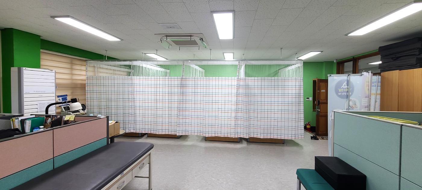 칠보중학교 보건실_병원커튼 (3).jpg