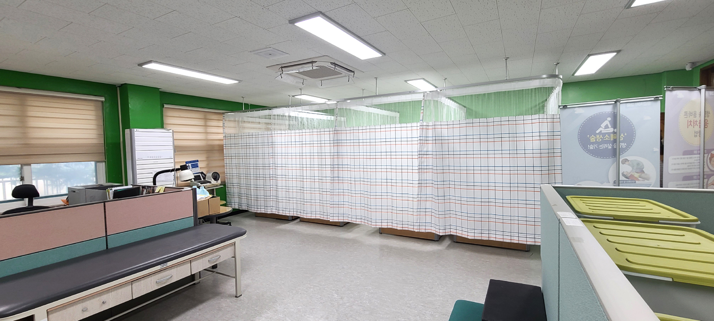 칠보중학교 보건실_병원커튼 (1).jpg