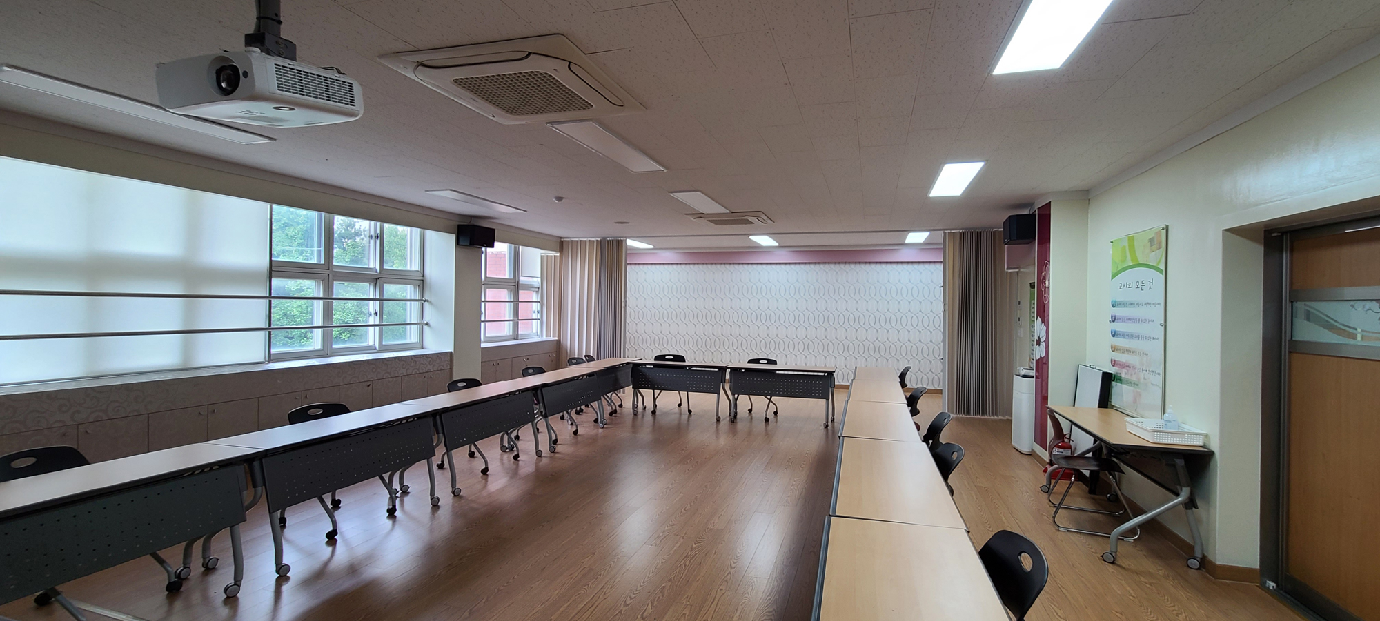 이매초등학교_홀딩도어 (2).jpg